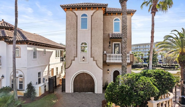 Tuscan Luxury Villa: Private Beach, Updated Kitchen, Golf Cart, Arcade, & more 🖤