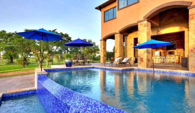Tuscan villa, 180° lake view, pool, outdoor kitchen, deep-water dock, boat lift