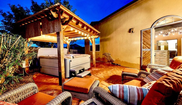 Tuscan Villa Outdoor Living, Jacuzzi & Gym