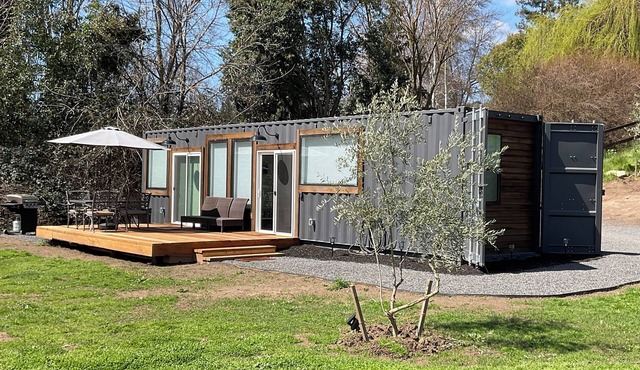 Tuscan Villa Riverfront 1-bedroom, 1 Bath, Oakdale with WiFi and AC