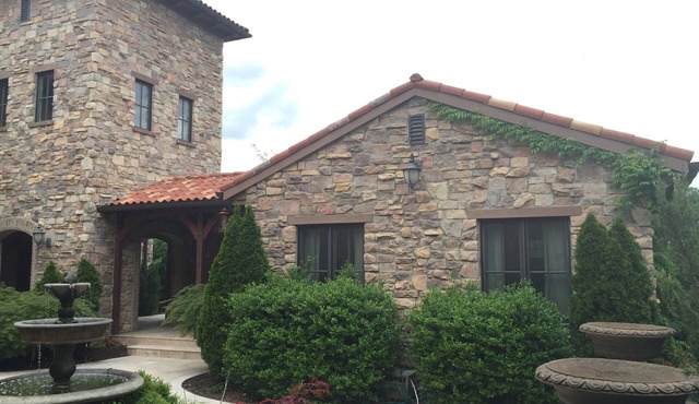 Tuscan Villa with Private Courtyard in Briarbrook (near Joplin Regional Airport)