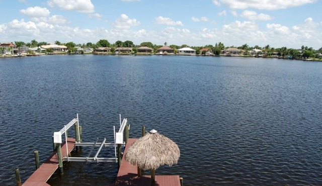 Tuscany | on Lake | Heated Infinity Pool + Spa