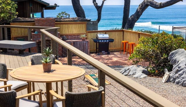 Tutu's Surf House - Views and beach access: one of a kind!