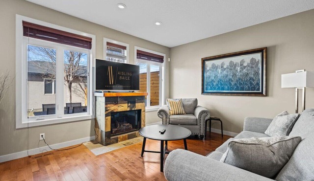 Tuxedo Manor | Downtown | Office | Fenced Backyard