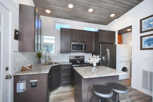 TV Blue Tiny Houseboat at Lake Cumberland Marina