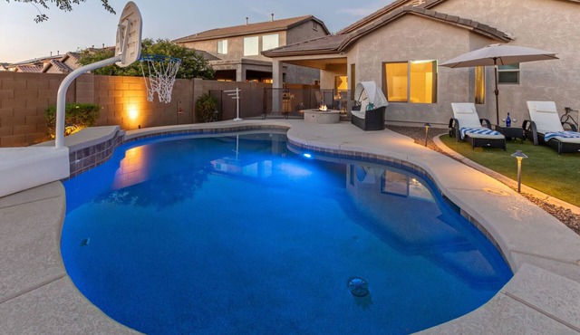 TVs All BRs, Htd POOL, Fire Pit, Paradise for Hikers/Bikers/Golfers