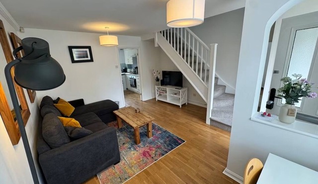 Twickenham Hideaway near the Stadium with Parking