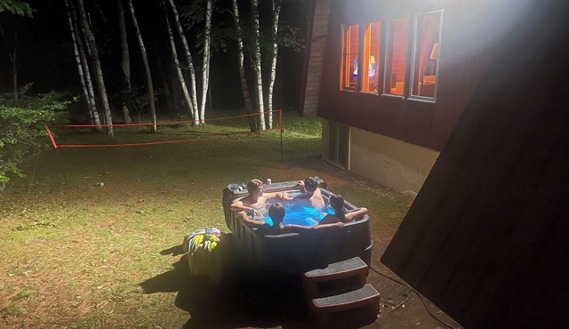 Twilight Fox Chalet Hot Tub & Sauna Nature Retreat