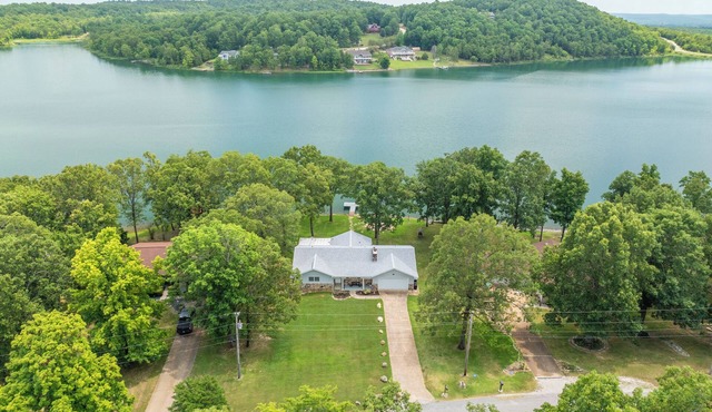 Twilight Lodge on Diamond Lake - Waterfront Home