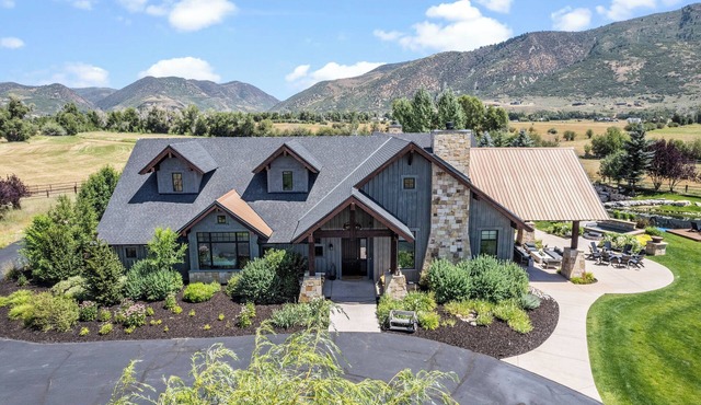 TWILIGHT MOON RANCH, featured in "Yellowstone",n Near Park City