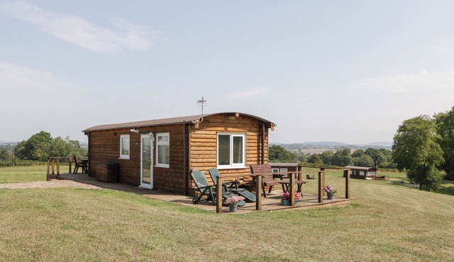 TWILIGHT, with a garden in Raglan