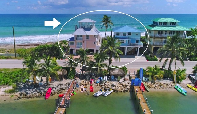 Twin Beaches: 2 houses ON the ocean/ON the river +Private Docks,Hot Tubs & More!