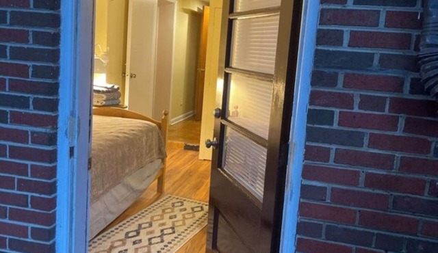 TWIN BED - PILLOW - SHOWER - FRIDGE - MW - 62.