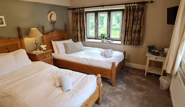 Twin beds , separate bathroom, countryside view