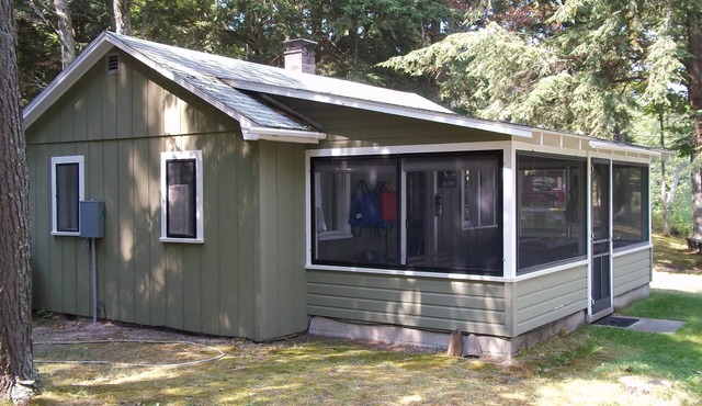 Twin Birch Resort - The Green Laker Cabin: Lakefront with Dock, Rowboat, and Kayak!