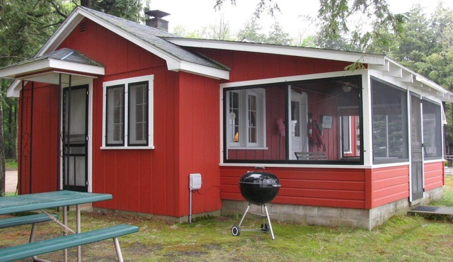 Twin Birch Resort - The Red Laker Cabin: Lakefront with Dock, Rowboat, and Kayak!