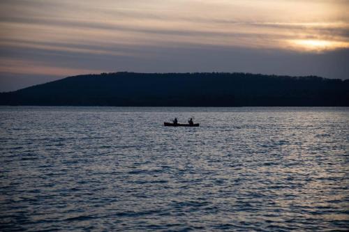 Twin Cabins Lake Guntersville | Pet Friendly | Fenced Yard | Boat Parking - ViP Retreat