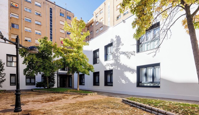 TWIN CONGRESS APARTMENT WITH PARKING INCLUDED