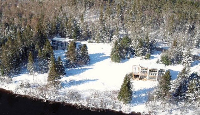 Twin Cottages by the River - Corpo & Events