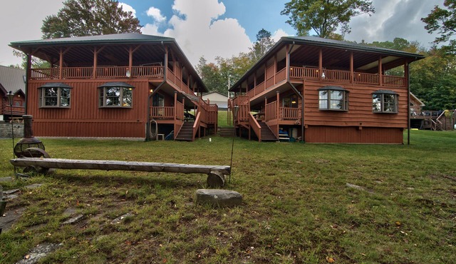 Twin Cottages on Lake Wallenpaupack – Your Glamping Getaway - Sleeping 14 - 20