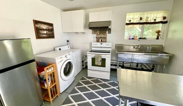 Twin Creeks Cottage - Private and peaceful guest house near beach