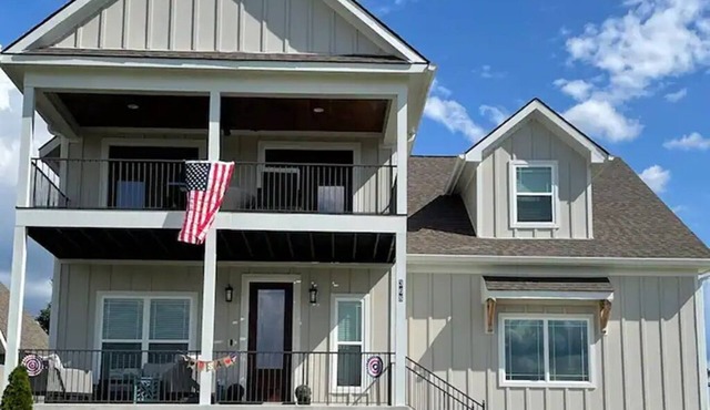 Twin Creeks Getaway- Pet Friendly- Amenities Abound! Golf cart rental available!