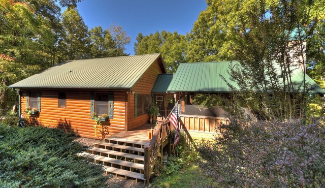 Twin Creeks | Hot Tub| Creek Access |Pool Table |