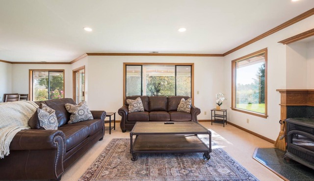 Twin Fawn Estate - Nestled in 160 acres of Rolling Hills & Cabernet Grape Vines