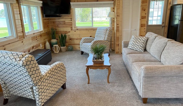 Twin Lake Retreat - Charming 2-bd cottage, with private boat dock on East Twin.