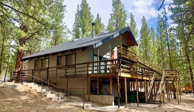Twin Lakes,CA. Views, Beautifully Decorated, Private/Quiet; Fish in the Creek