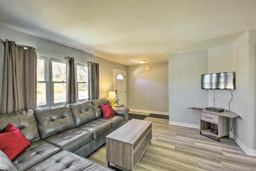 Twin Lakes Escape with Deck Less Than 1 Mi to Beach!