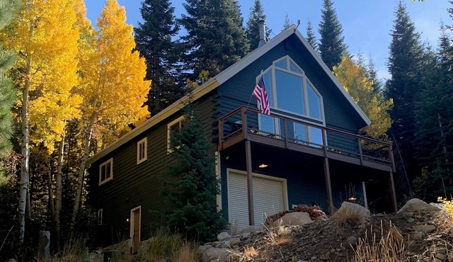 Twin Lakes Hideaway- Explore twin lakes fishing, hiking, kayaking and much more!