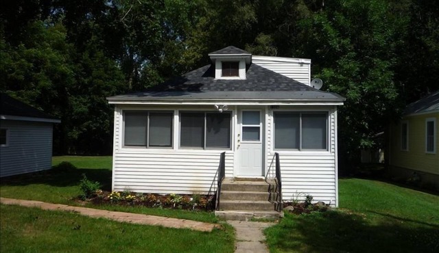 Twin Lakes Rental One Block from Lake Elizabeth