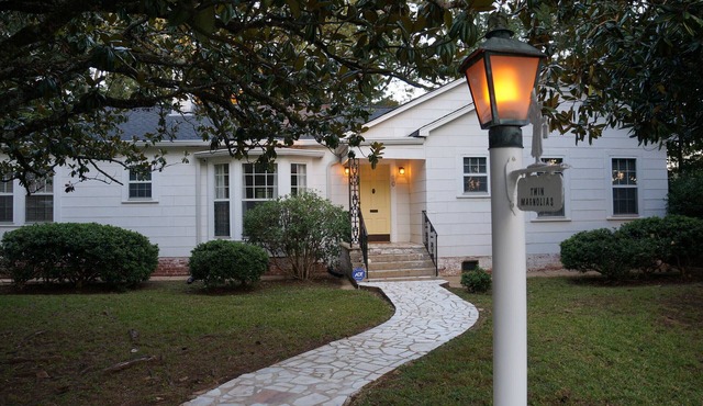 Twin Magnolias - Fully Remodeled early 20th Century home in downtown Sylacauga!