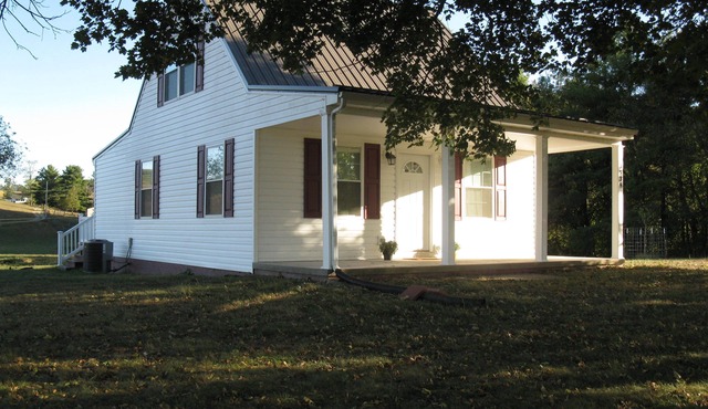Twin Maple Cottage, a country cottage get away near Blacksburg - 3BR 1Bath