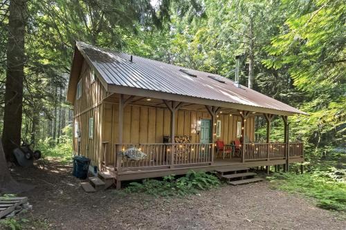 Twin Maples | WiFi, River Access, BBQ