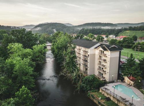 Twin Mountain Inn & Suites