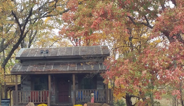 Twin Oaks Antique Cabin by Garden of the Gods in the Shawnee National Forest