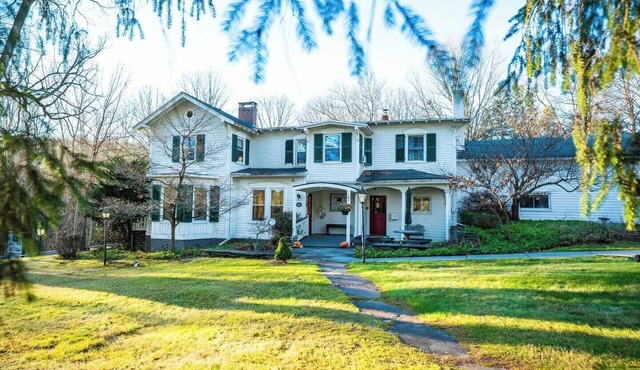 Twin Oaks Near Lake Wallenpaupack | Historic Home