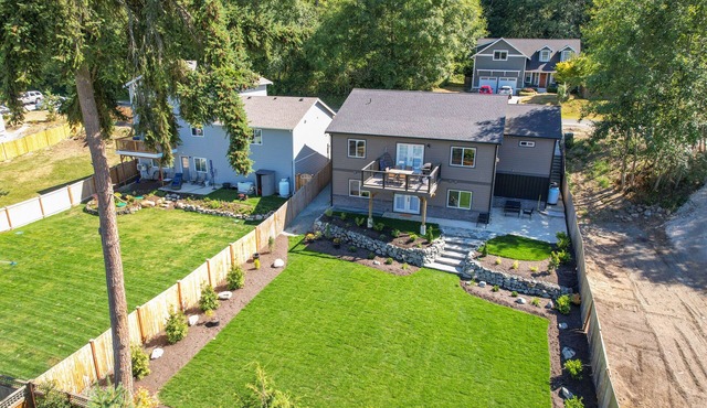 Twin Oaks Retreat by AvantStay | Mins to Freeland