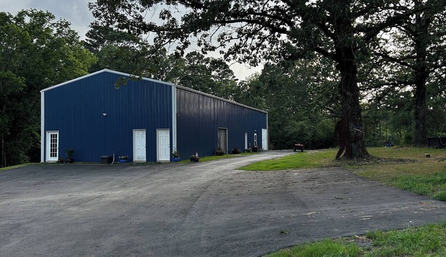 Twin Oaks Retreat in Bismarck, AR - 1 Indoor and 4 Outdoor Pickleball Courts