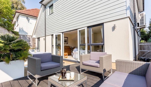 Twin Palms - a house that sleeps 10 guests in 4 bedrooms