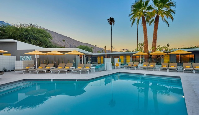 Twin Palms Resort - A Gay Men's Resort