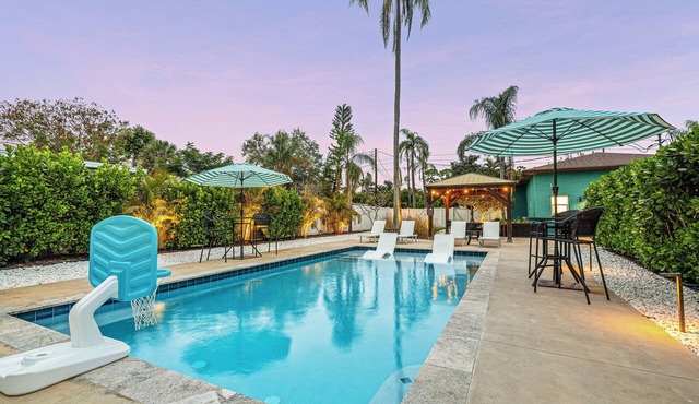 Twin Palms | Two Houses + Private Pool + Putting Green