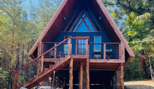 Twin Peaks Chalet is custom built chalet in the heart of the Smoky Mountains