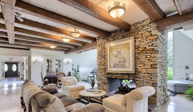 Twin Pine Manor Bed & Breakfast