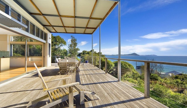 Twin Pines - beach house overlooking Boat Beach at Seal Rocks