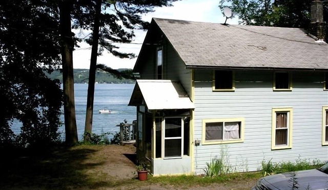Twin Pines, Charming Cayuga Lakefront Cottage w/amazing views