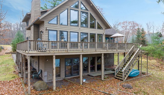 Twin Pines: Dog-Friendly Lakefront Cabin w/Private Dock & Kayaks