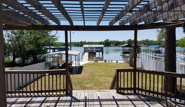 "Twin Pines”-Lakefront House w/Boat House,Kayaks,Pdlebrd,Canoe&Over Water Swings